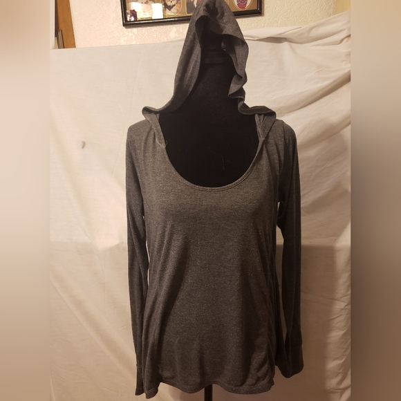 Avia size lg top with a hood grey color - Picture 2 of 5